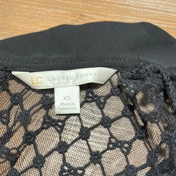 Elegant Black Lace Top - Picture 5 of 5